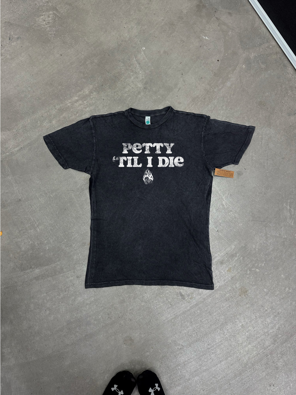 PETTY GRAPHIC TEE