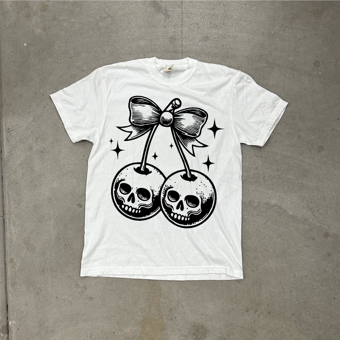 CHERRY SKULLS GRAPHIC TEE