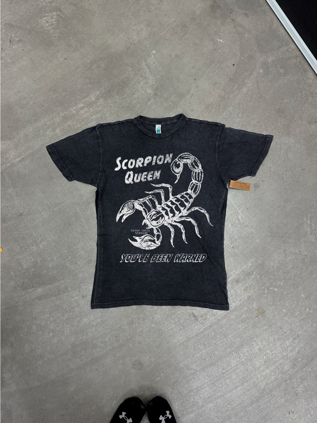 SCORPION MAMA/QUEEN GRAPHIC TEE