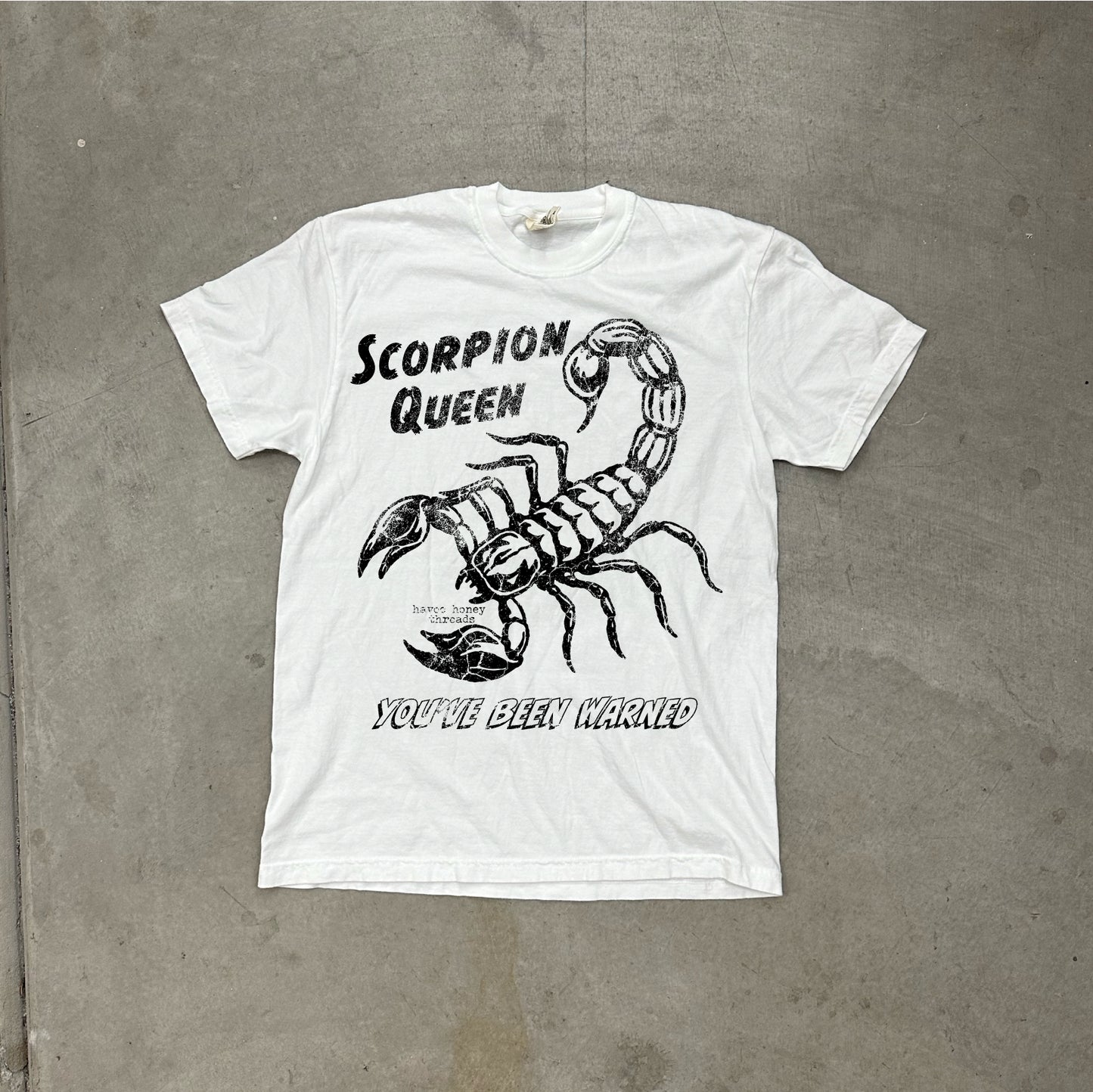 SCORPION MAMA/QUEEN GRAPHIC TEE